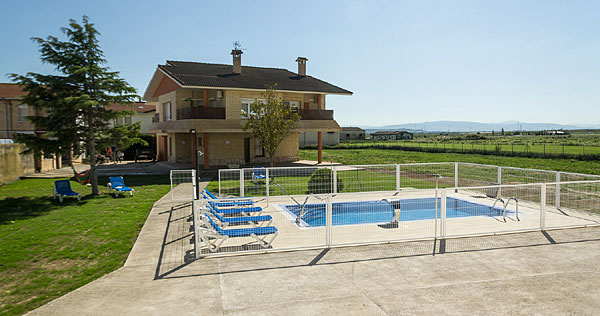 Piscine et villa Oasis de Bardenas