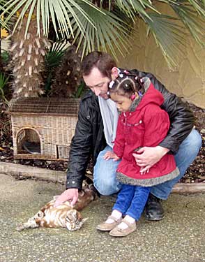 Fred, Maëlys et le chat.