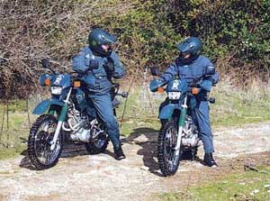 Policiers  motos.