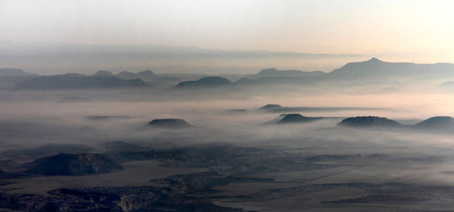 Une mer de brouillard sur la bardena Blanca.