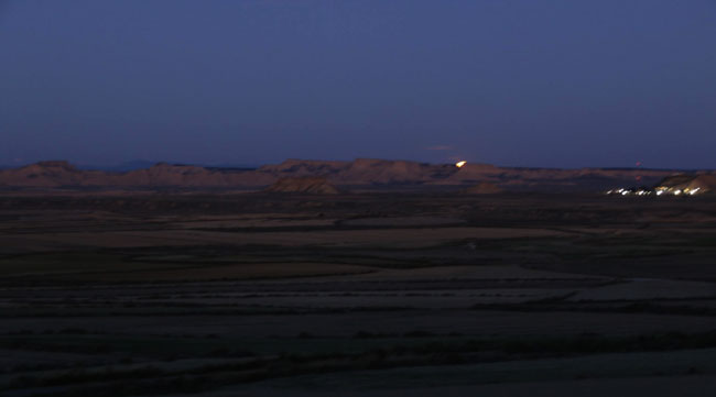 Lever de lune sur la Bardena Blanca.