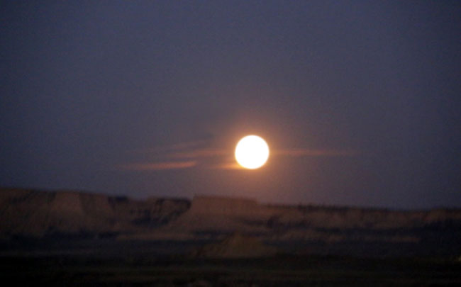 Zoom sur le lever de lune.