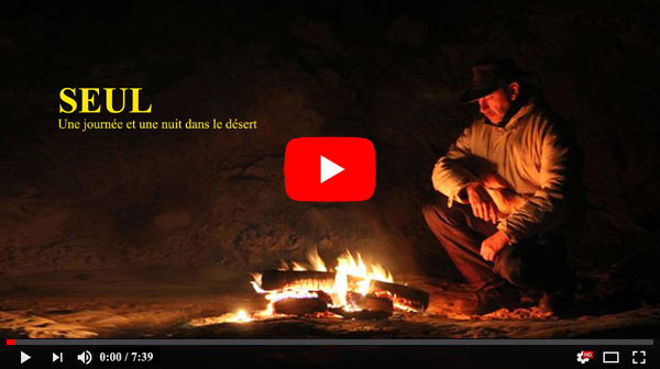 Fred Moncoqut lors d'un bivouac nocturne dans le dsert des Bardenas.