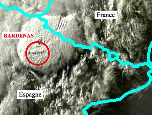 Imposant nuage d'orage au-dessus des Bardenas.