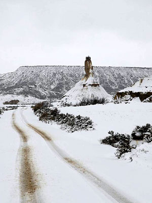 La piste menant au Castildetierra est  peine visible.