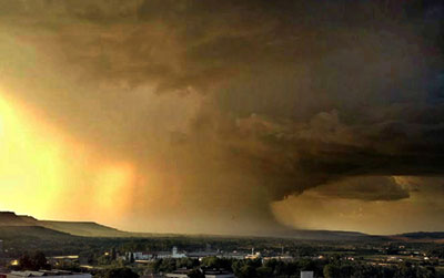 Orage au soleil couchant.