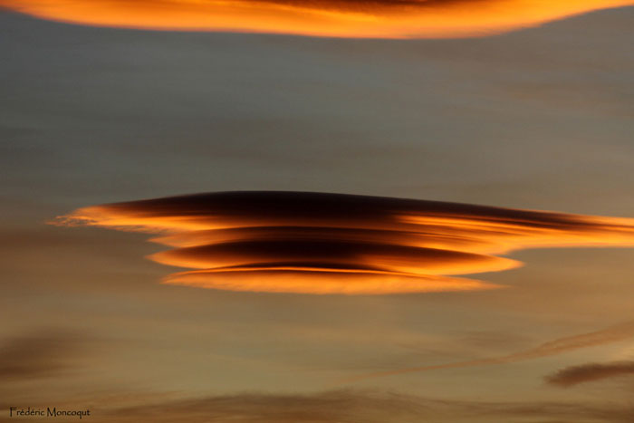 Gros plan sur un nuage lenticulaire.