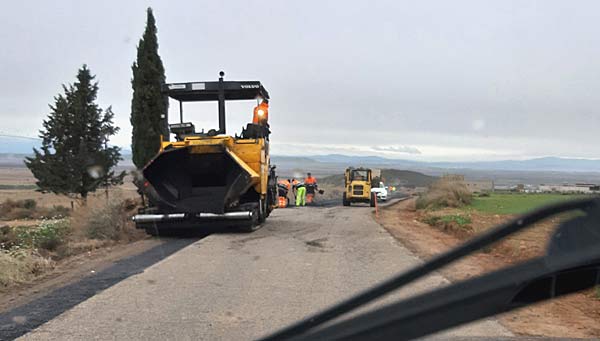 Asphaltage de la route d'Aguilares.