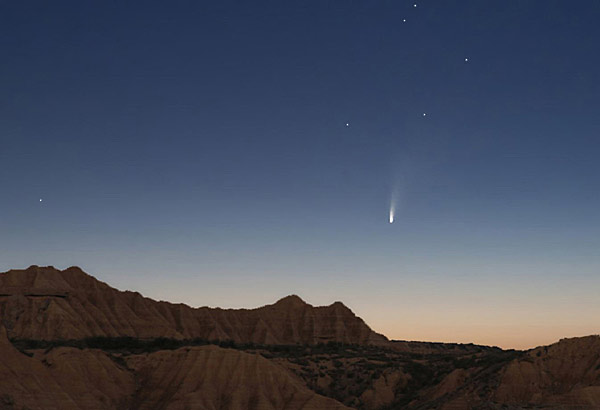 Comte dans le ciel des Bardenas.