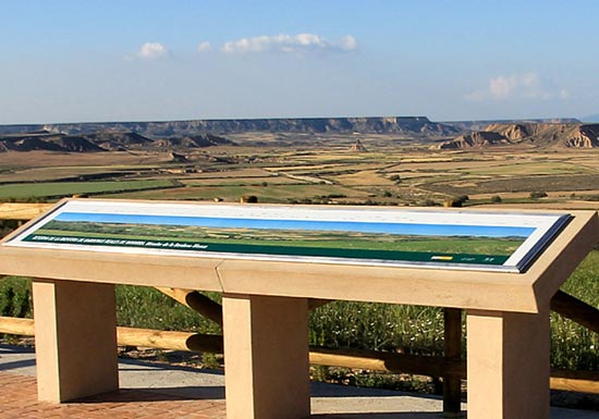 Table d'orientation du dsert des Bardenas Reales.