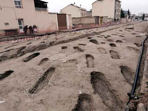 Nombreuses tombes découvertes dans une rue de Tauste.