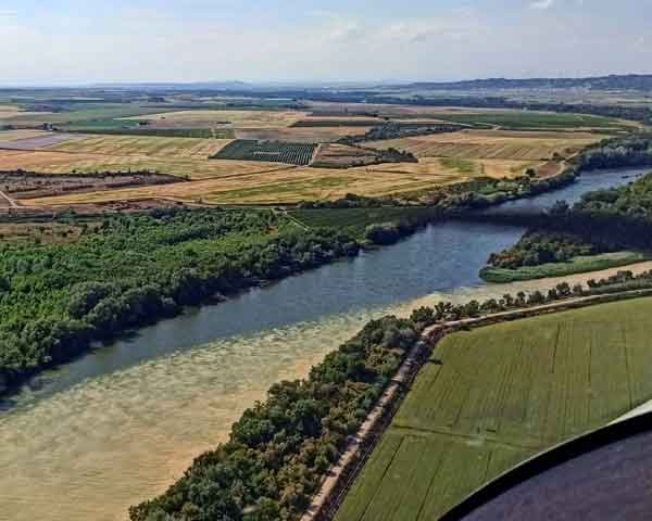 Les eaux du barranco de Lima se jettent dans le fleuve Ebro.