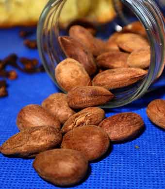 Amandes en pot.