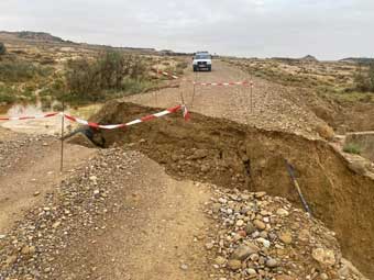 La piste d'el Paso est coupée en deux (Bardena Blanca Alta)