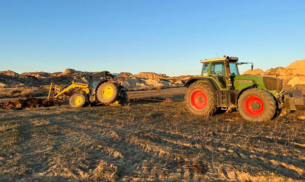 Un second tracteur vient en renfort.