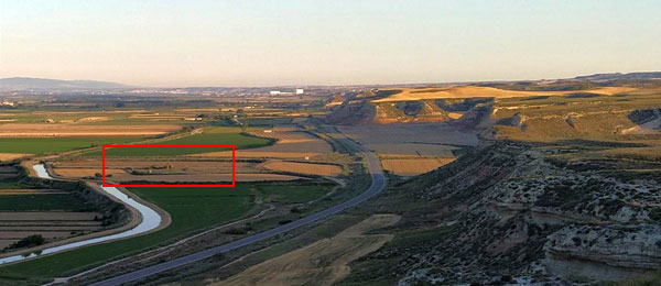 Espaces agricole au pied des premiers reliefs des Bardenas.