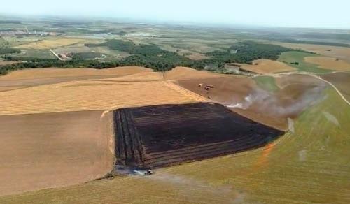 Incendie dans un champ bardenero.
