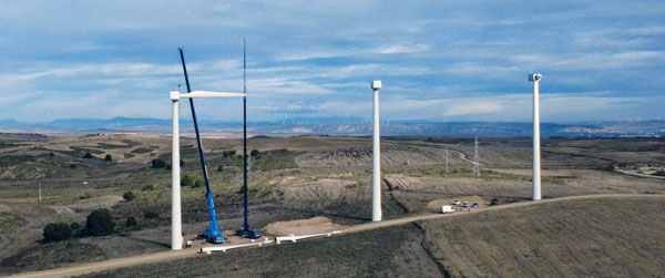 Démantèlement d'éoliennes.