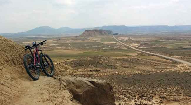 Vtt dans le désert.